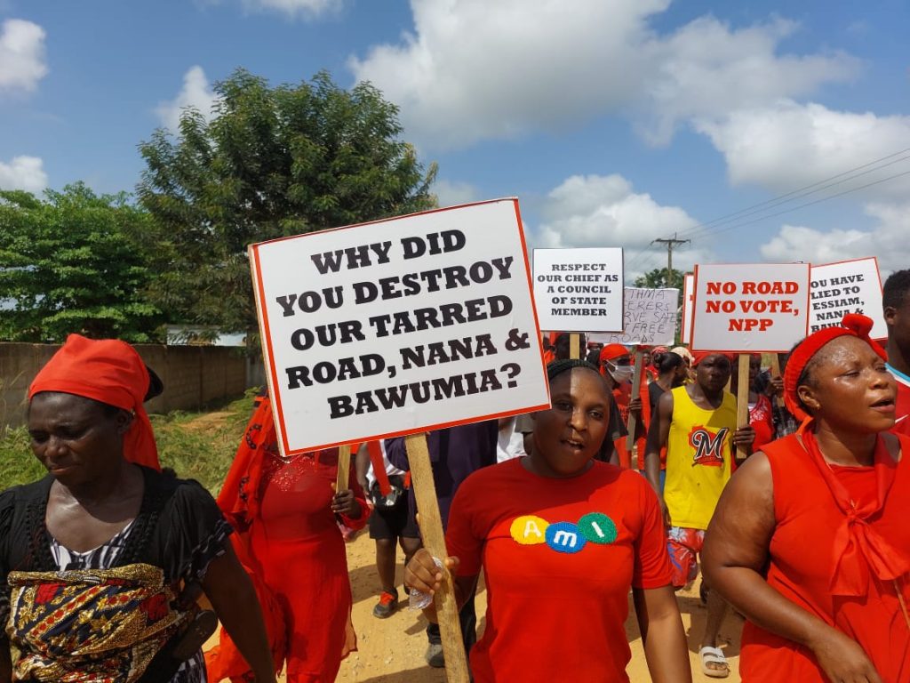 391992DC-3D20-4998-994B-C8BAA6F82254-1024x768 C/R:ANGRY CHIEFS,RESIDENTS DEMONSTRATE, DEMAND THEIR ROAD AS GOV'T GRAZED THEIR TARED ROAD