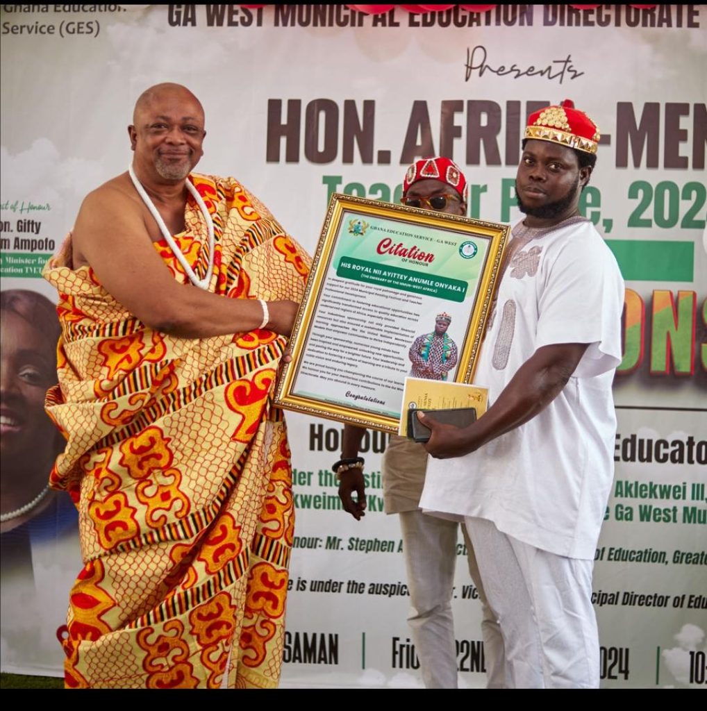 DEE6D2E0-674A-486B-9307-73D0298D2316-1018x1024 King Oyanka honoured for his contribution to Educational development