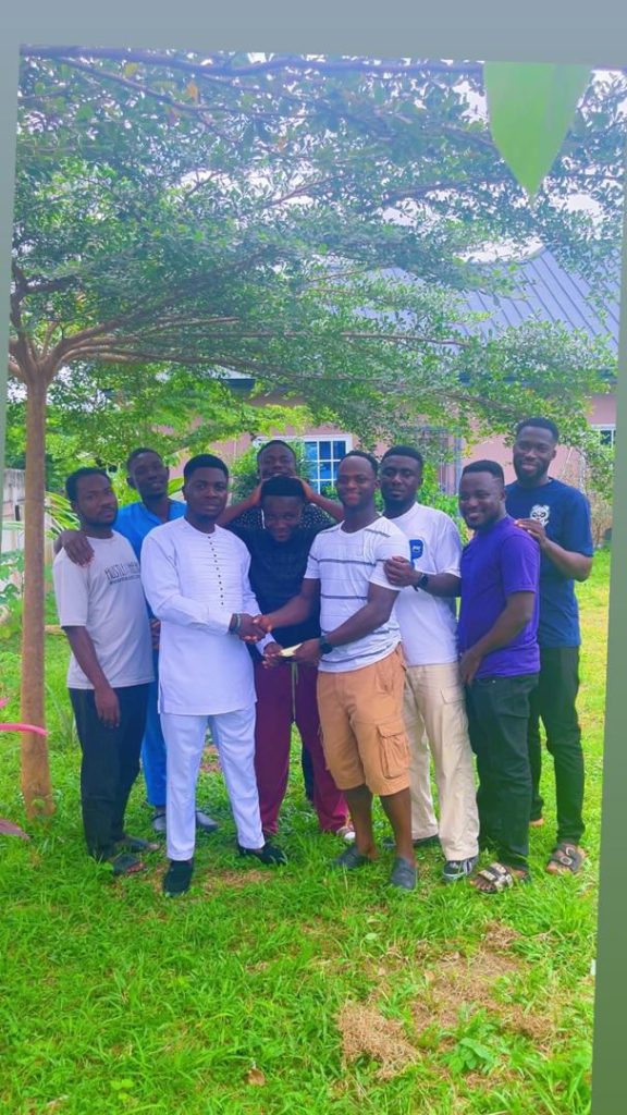 5FF94A0E-8579-4026-87F3-422301D368AF-576x1024 Modern Family Friends Extends Warm Festive Greetings to Members